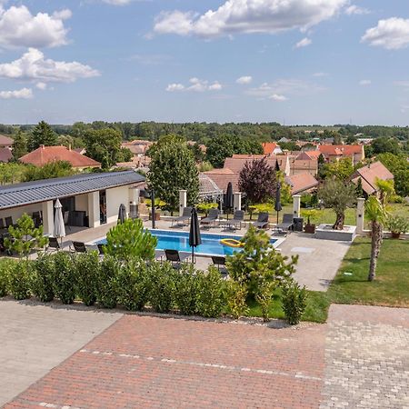 Ludvig Panzio Bed & Breakfast Villany Ngoại thất bức ảnh
