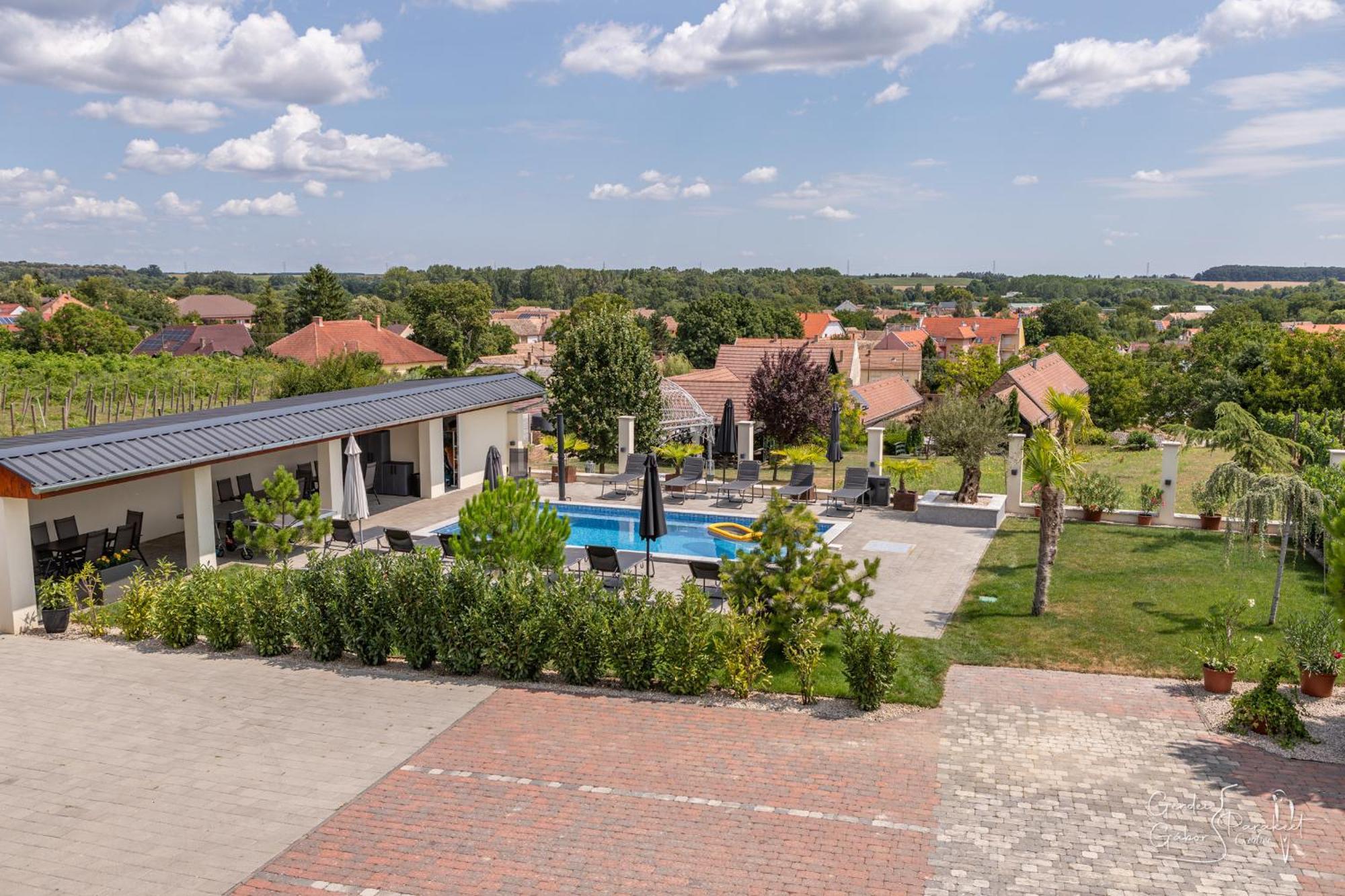 Ludvig Panzio Bed & Breakfast Villany Ngoại thất bức ảnh