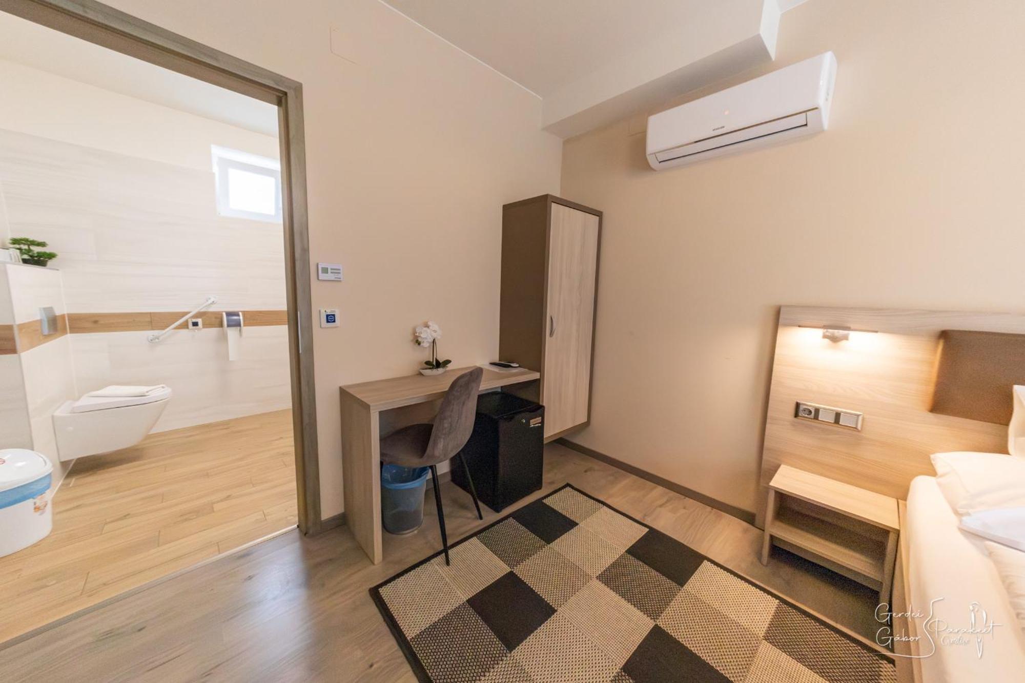 Ludvig Panzio Bed & Breakfast Villany Ngoại thất bức ảnh